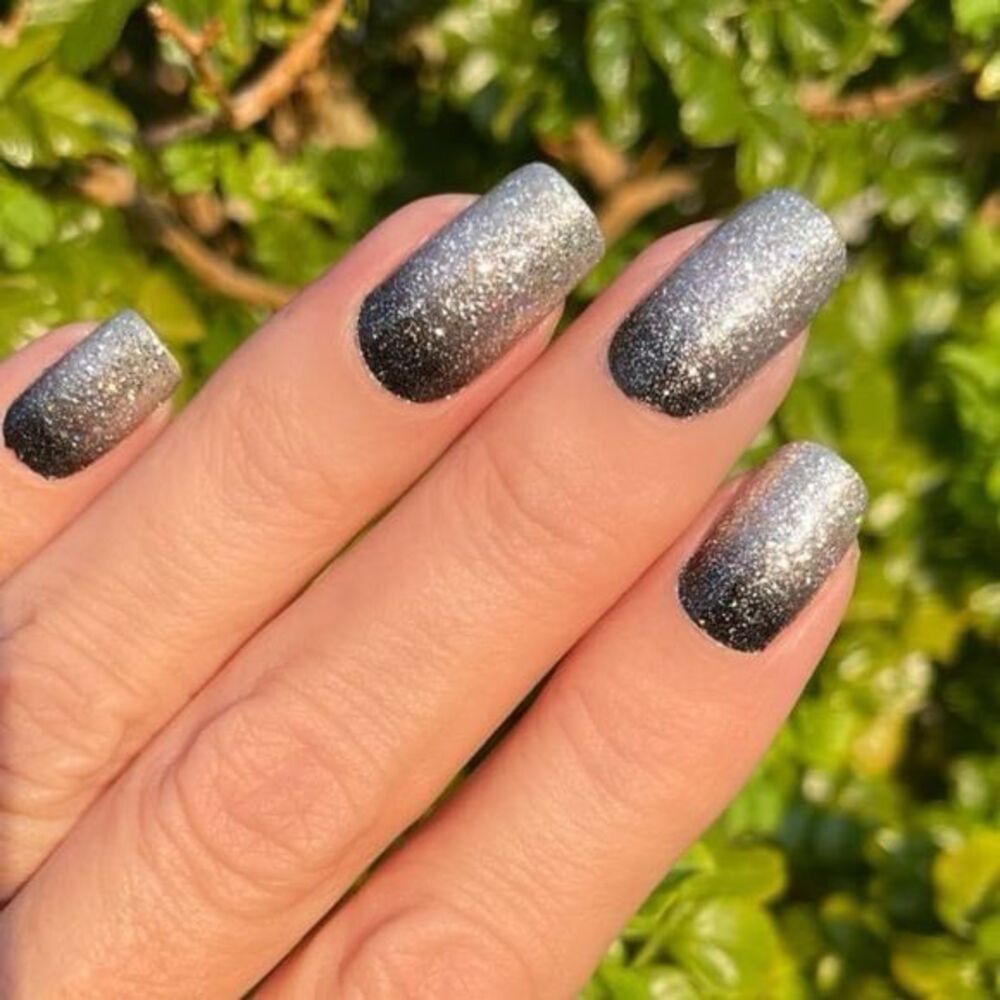 Color Street | Underground Magic a glitter gradient from black to silver glitter